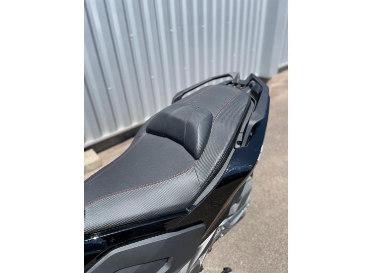KYMCO AK 550
