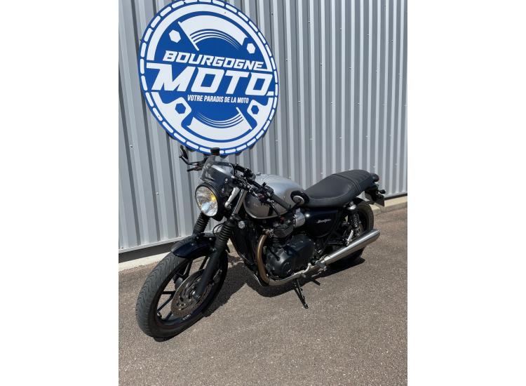 TRIUMPH STREET TWIN  900