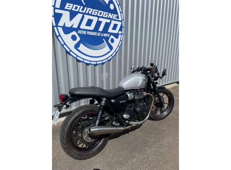 TRIUMPH STREET TWIN  900